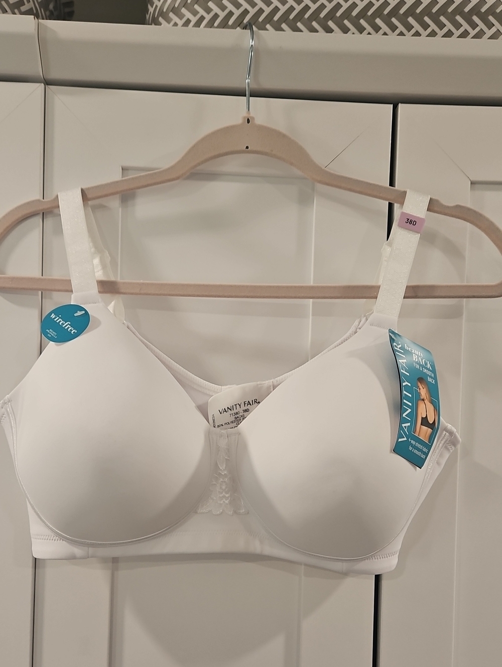 Vanity Fair White Full Coverage Wireless Bra. NWT. Size 38D.